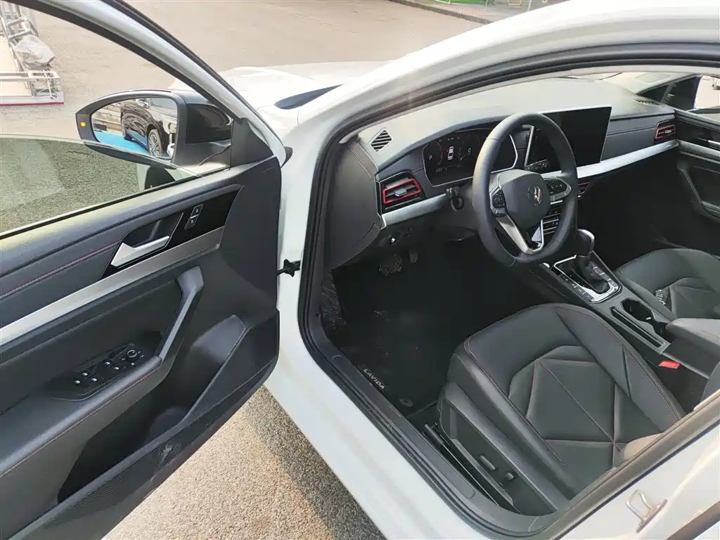 Volkswagen Lavida 2024 Model 300TSI DSG Starlight Leading Edition фото 16