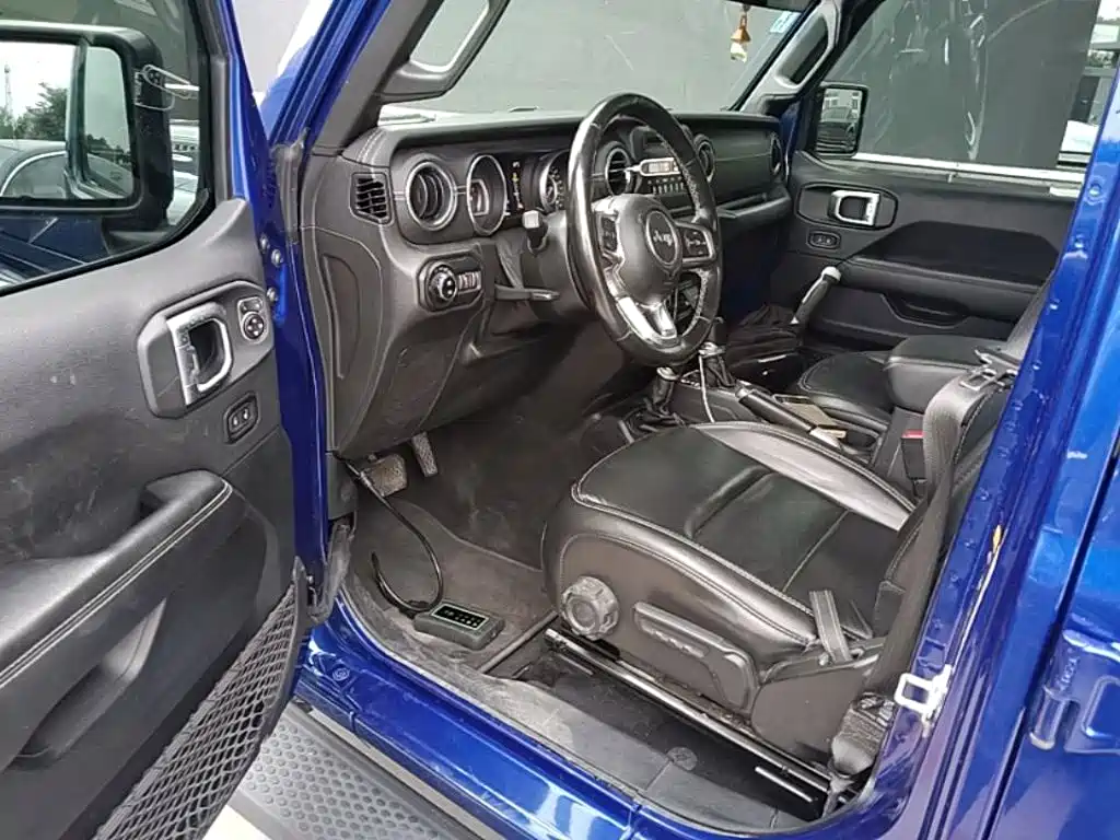Photo 16 - Jeep Wrangler