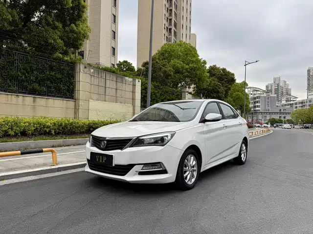 CHANGAN YUEXIANG V7