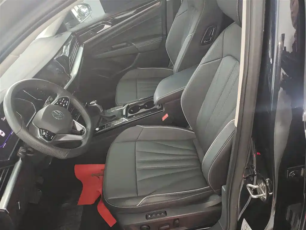 Volkswagen Passat 2024 330TSI Starlight Elite Edition фото 15