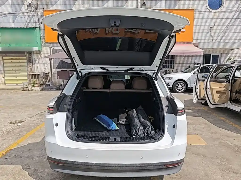 Li Auto i6 2025 2025 4WD Base Model