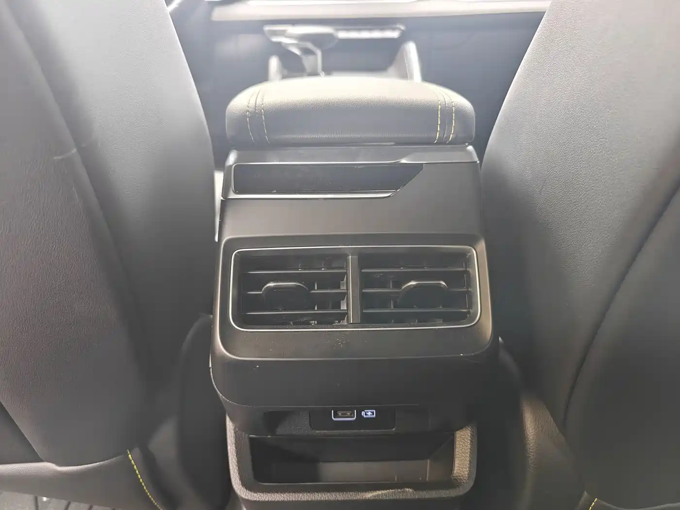 Фото 8 - Geely Preface