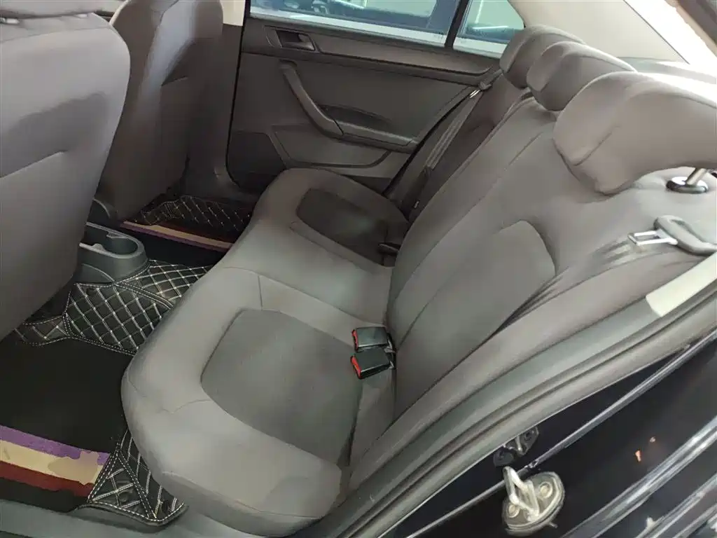 Volkswagen Santana 2015 1.4L Manual Trend Edition фото 17