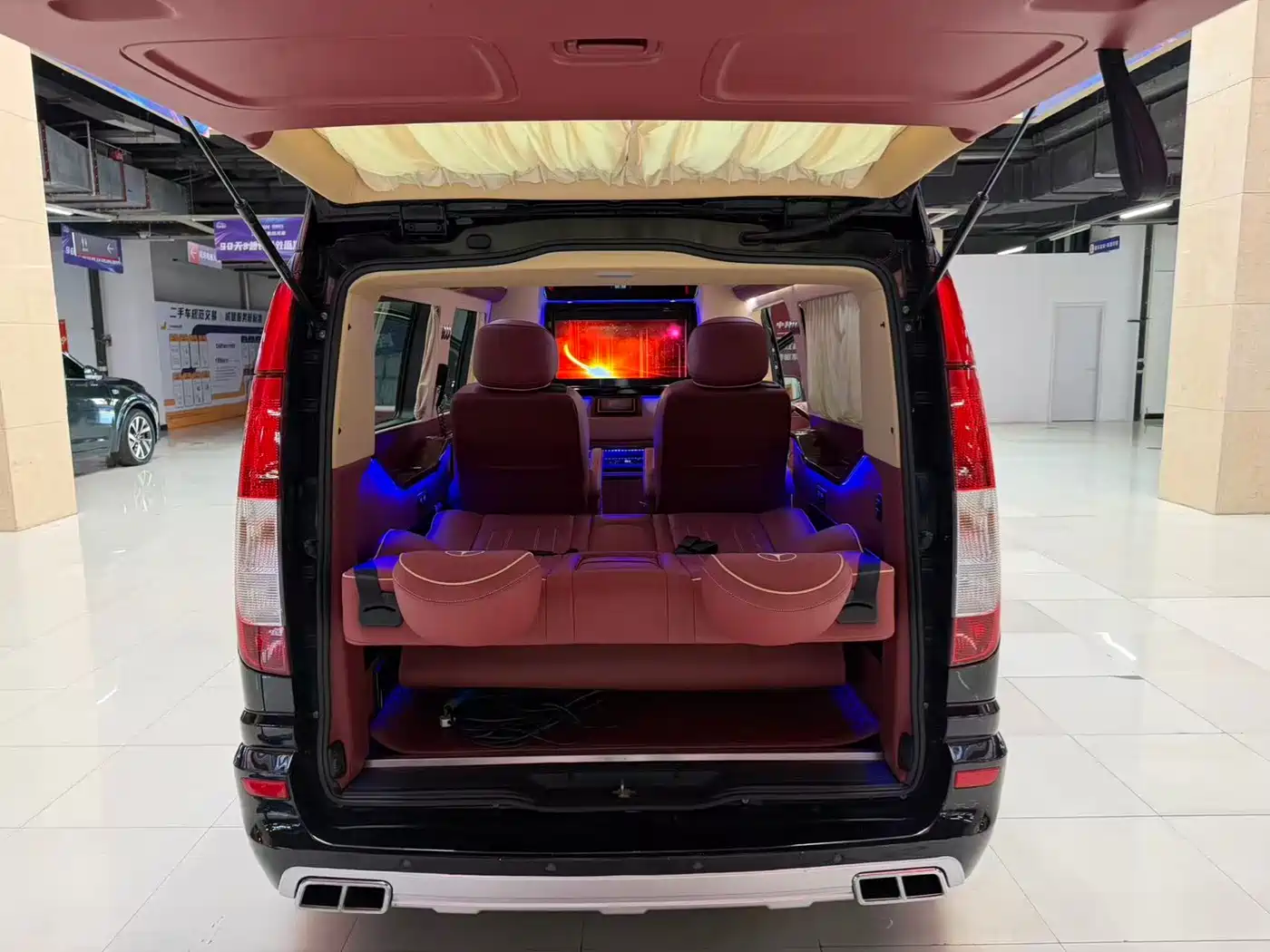 Mercedes-Benz Vito 2013 Model 3.0L Elite Edition фото 14