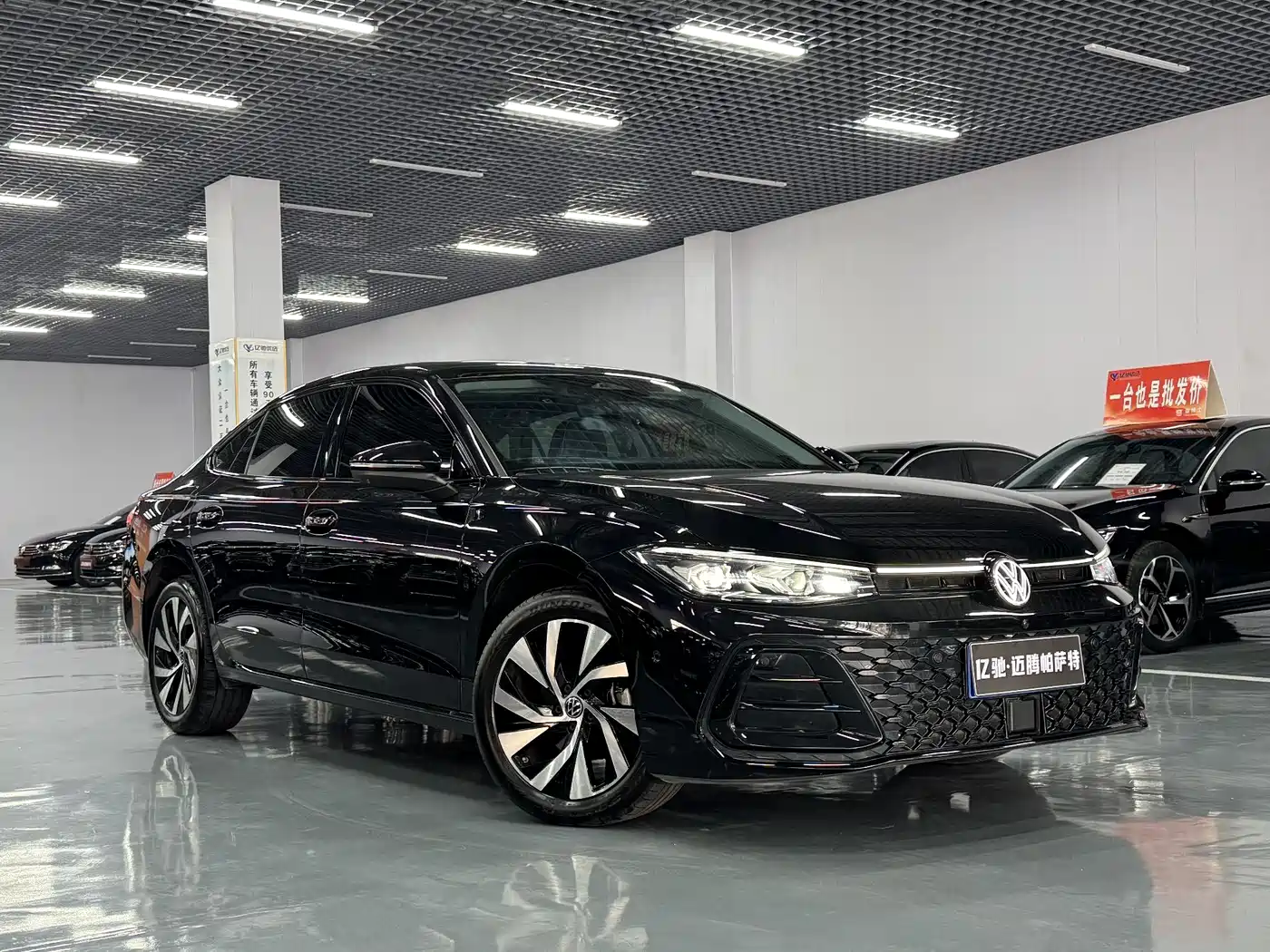 Volkswagen Passat 2025 Model Pro 380TSI Starlight Dragon Edition фото 3