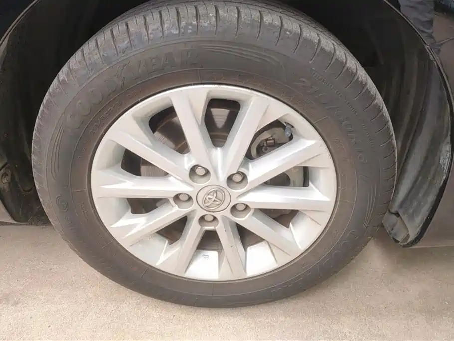 Toyota Camry 2015 2.0G Leading Edition фото 6