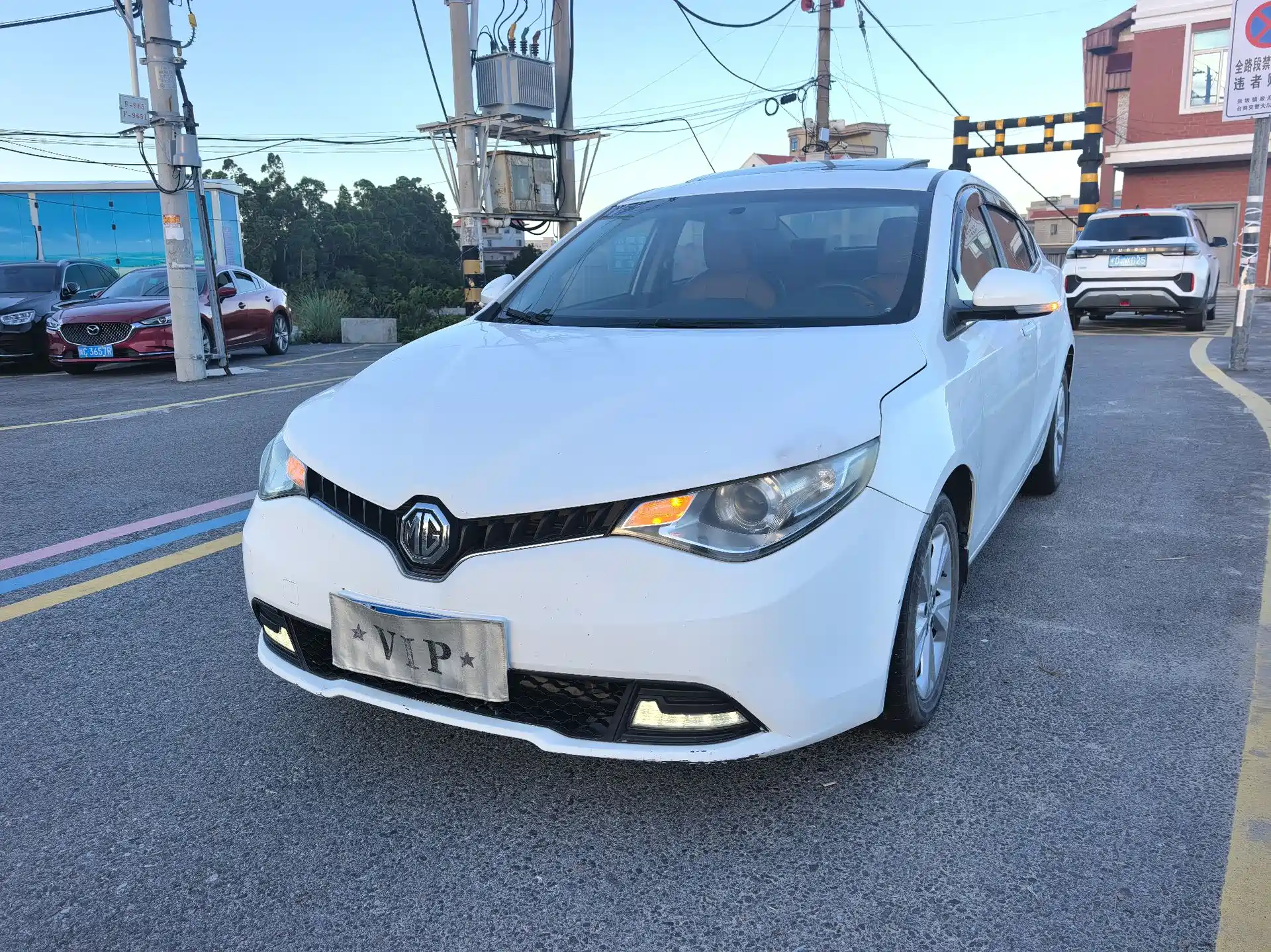Photo 1 - MG GT