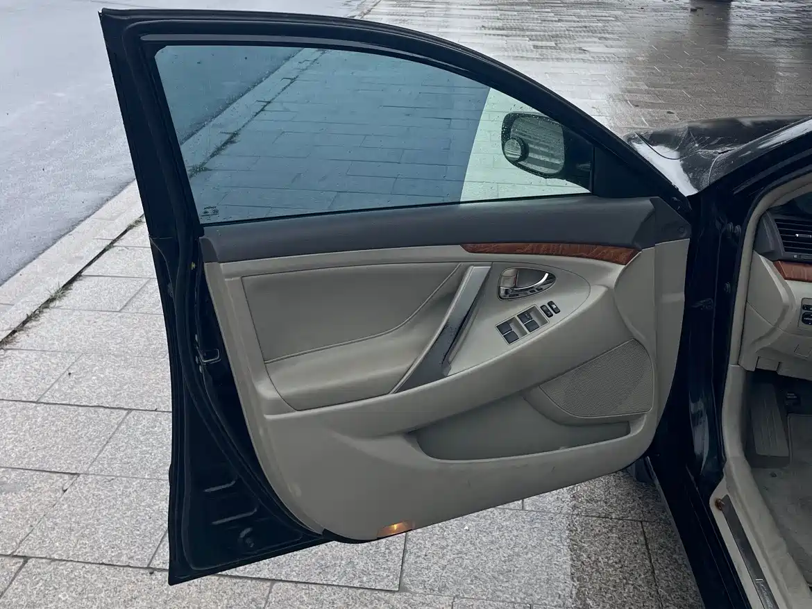 Toyota Camry 2011 240G Classic Anniversary Edition фото 10