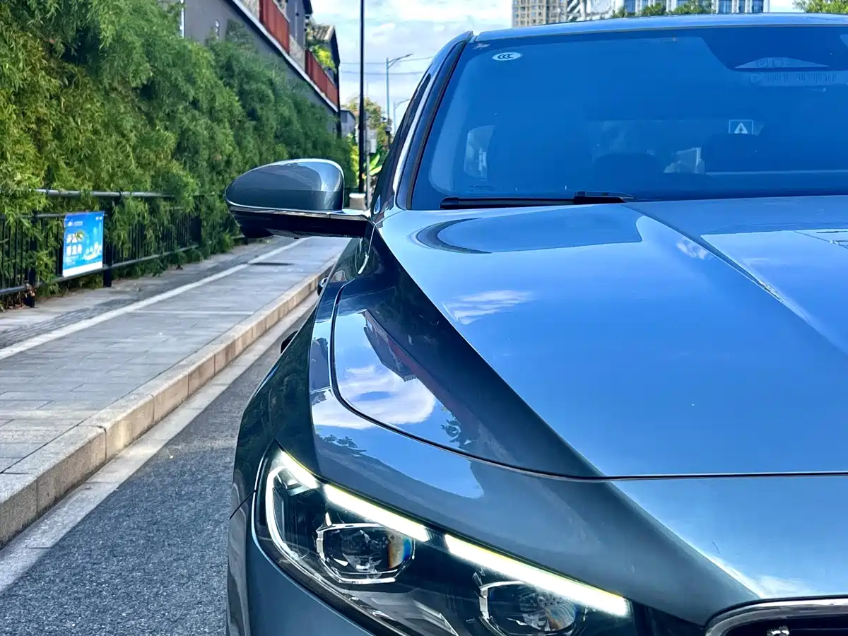 Фото 2 - Geely Preface