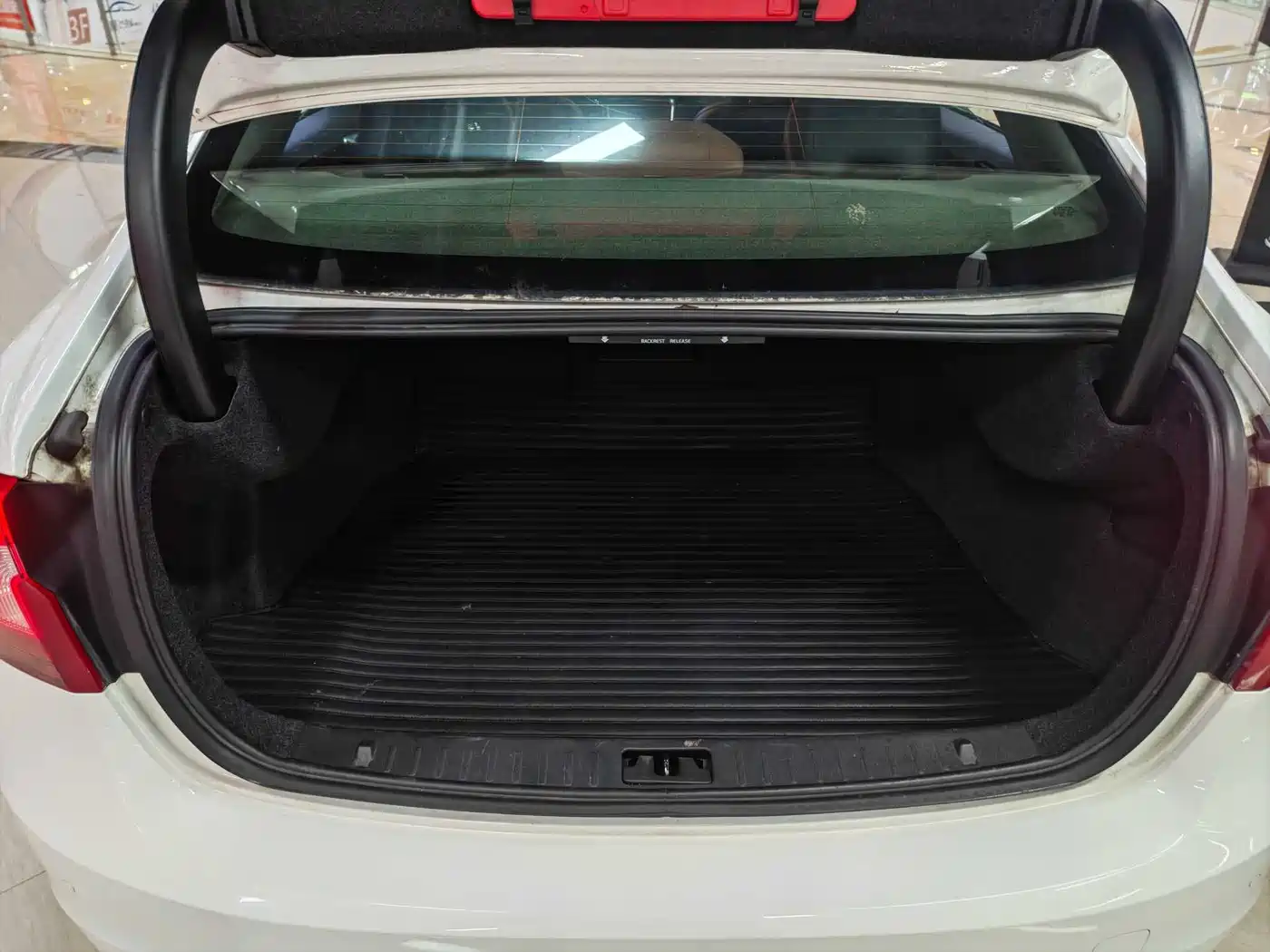 Фото 9 - Volvo S60