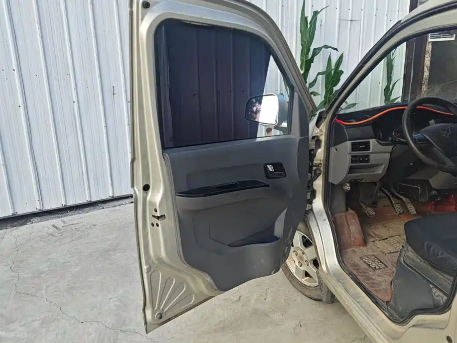 Wuling Motors Wuling Zhiguang 2016 2015 1.2L S Standard LSI