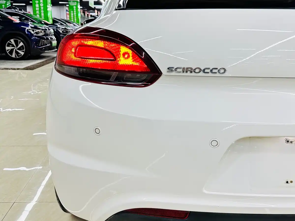 Volkswagen Scirocco 2011 2.0TSI R-Line фото 16