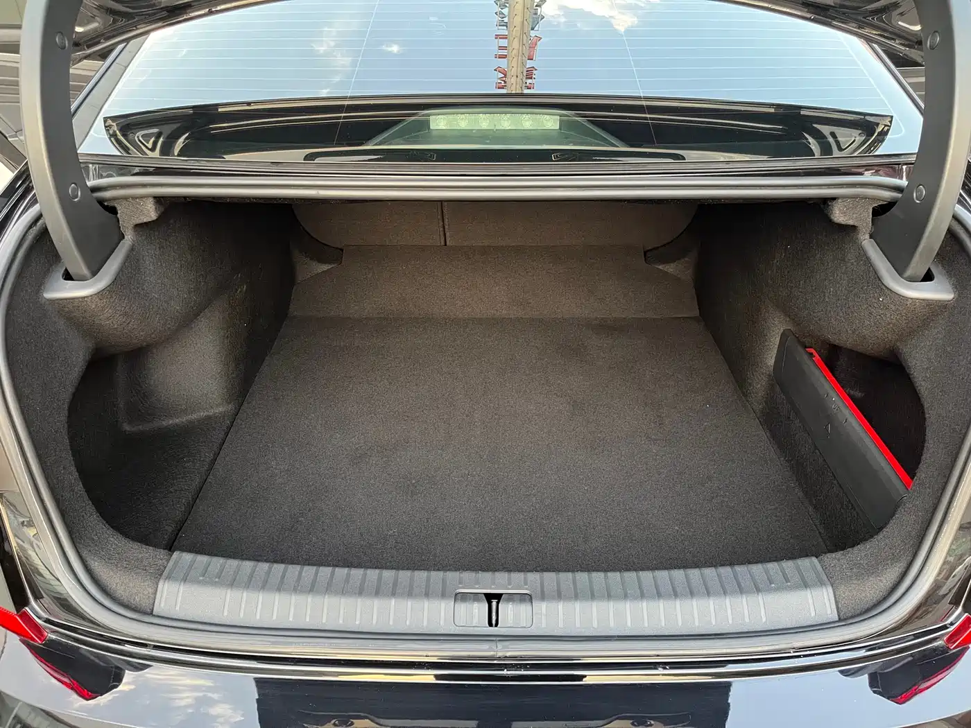 Volkswagen Passat 2022 330TSI Starlight Luxury Edition фото 17