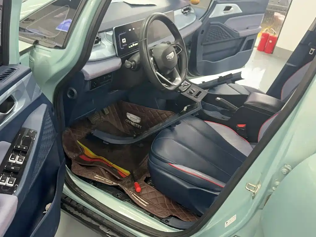 Фото 20 - Geely Geometry E Firefly