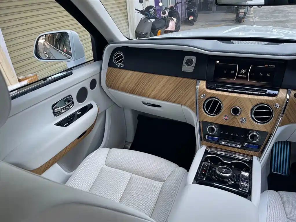 Rolls-Royce Cullinan 2024 4-Seater фото 19