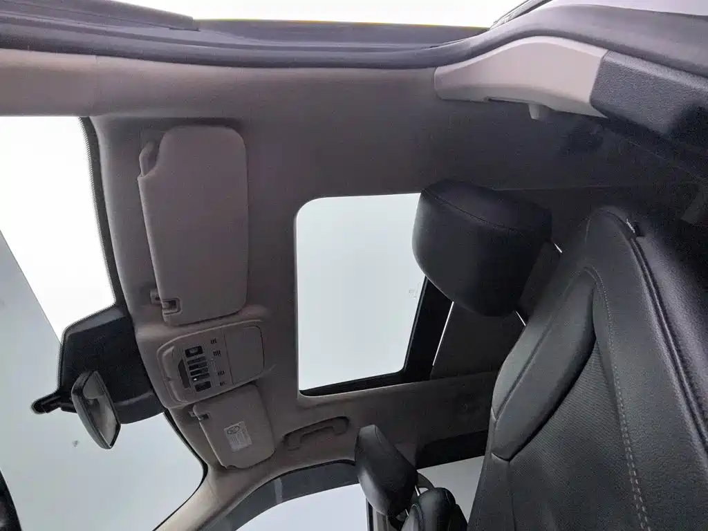 Photo 14 - Ford Explorer