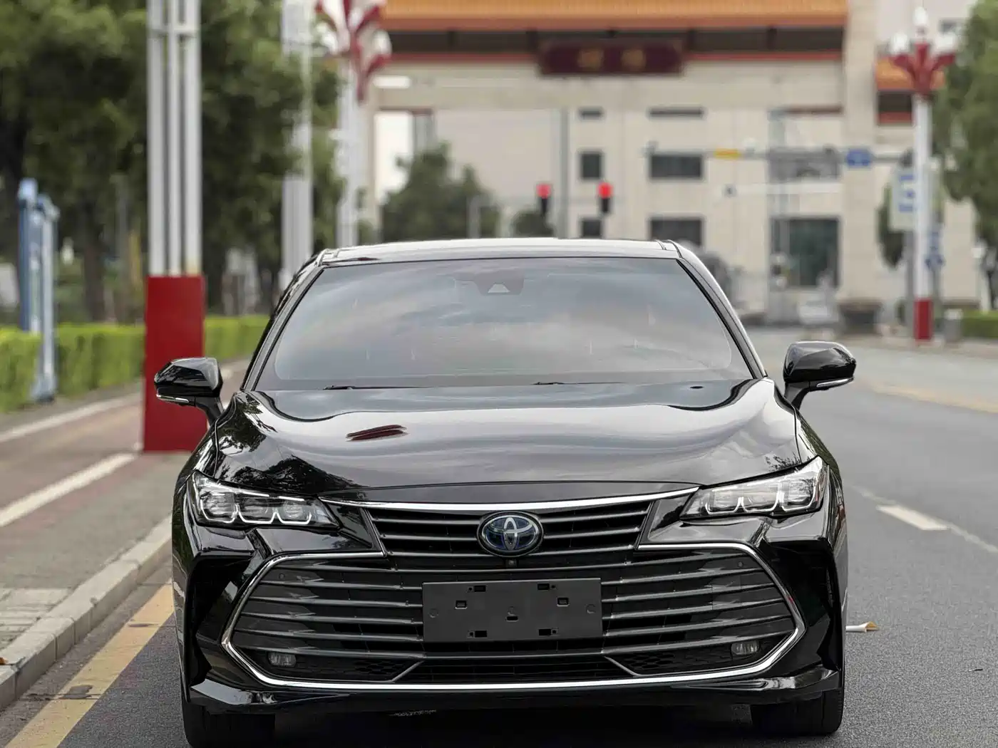 Toyota Avalon 2019 Hybrid 2.5L XLE Premium Edition China VI фото 2