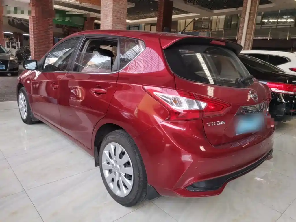 صورة 5 - Nissan Tiida