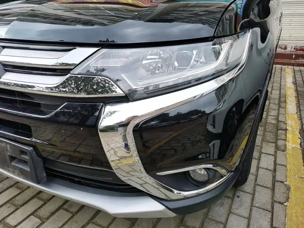 Mitsubishi Outlander 2017 2018 2.4L 4WD Luxury Edition 7-seater