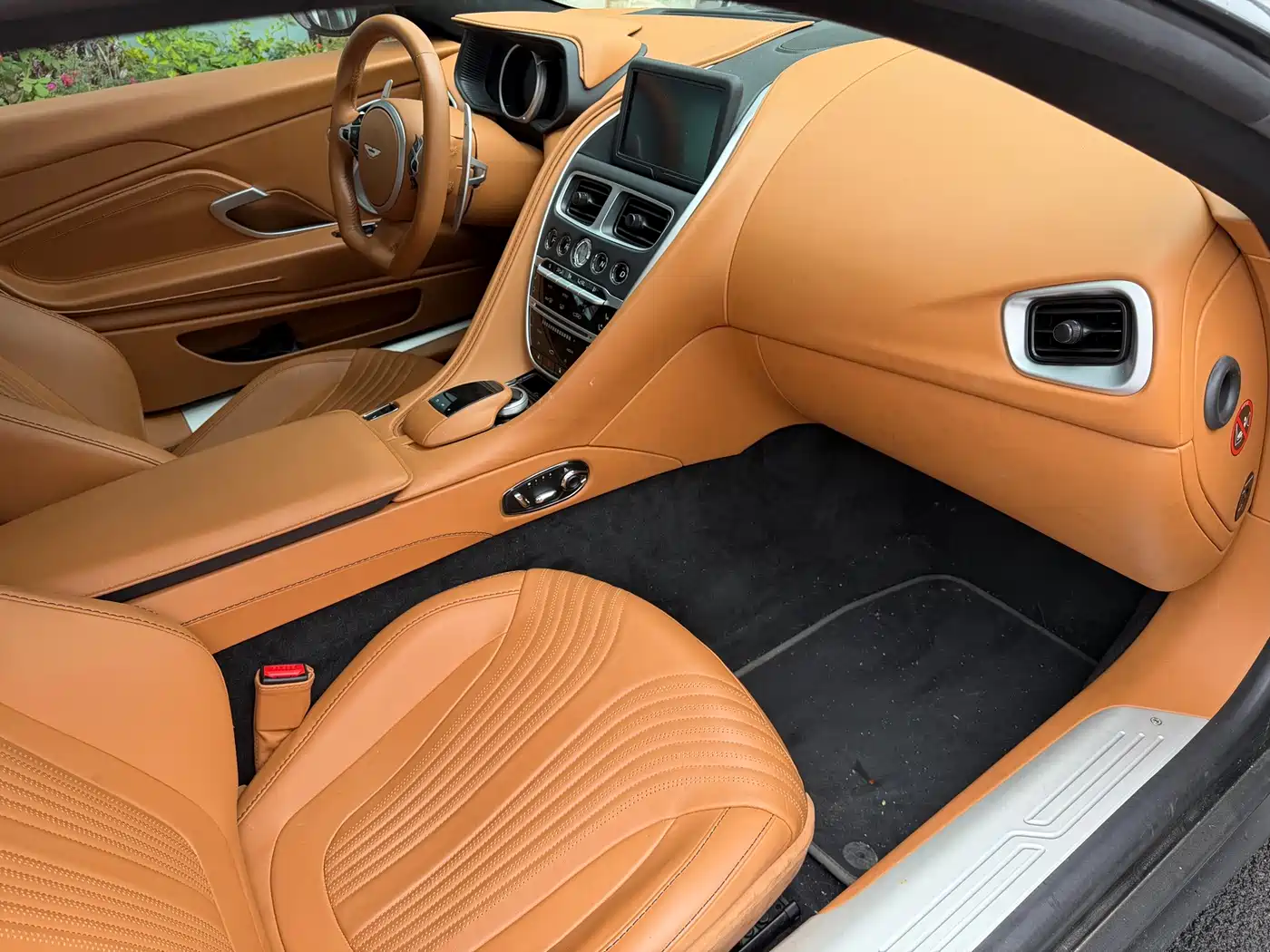 2022 Aston Martin DB11