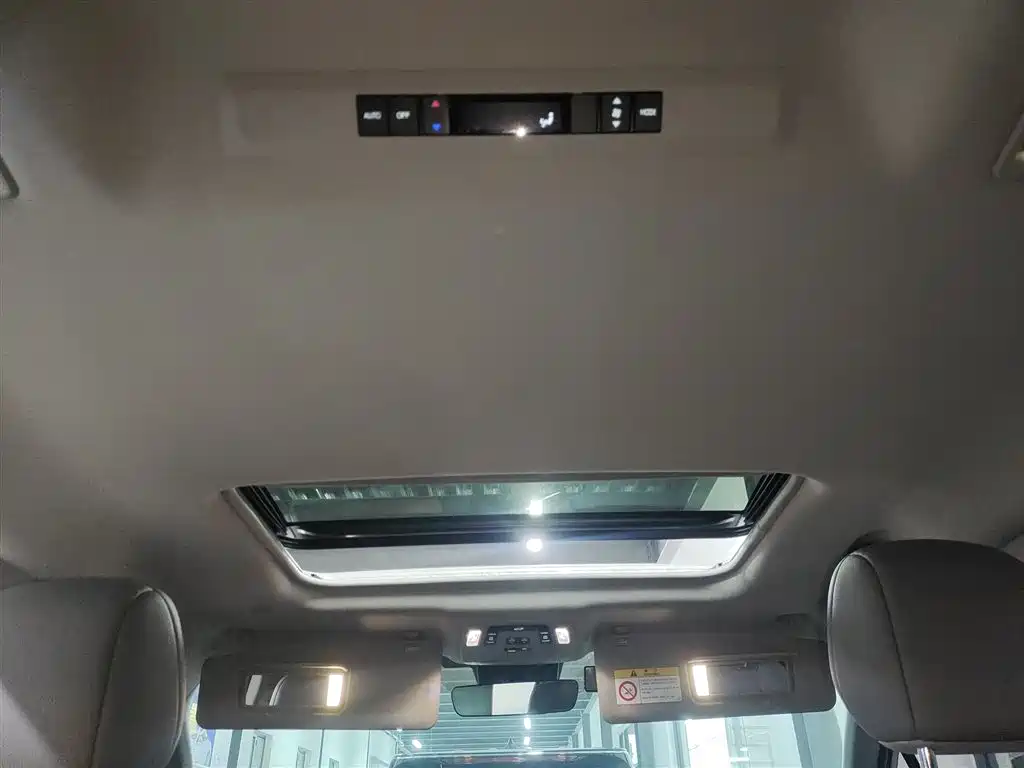 Toyota Sienna 2023 2.5L Hybrid Luxury Edition фото 17