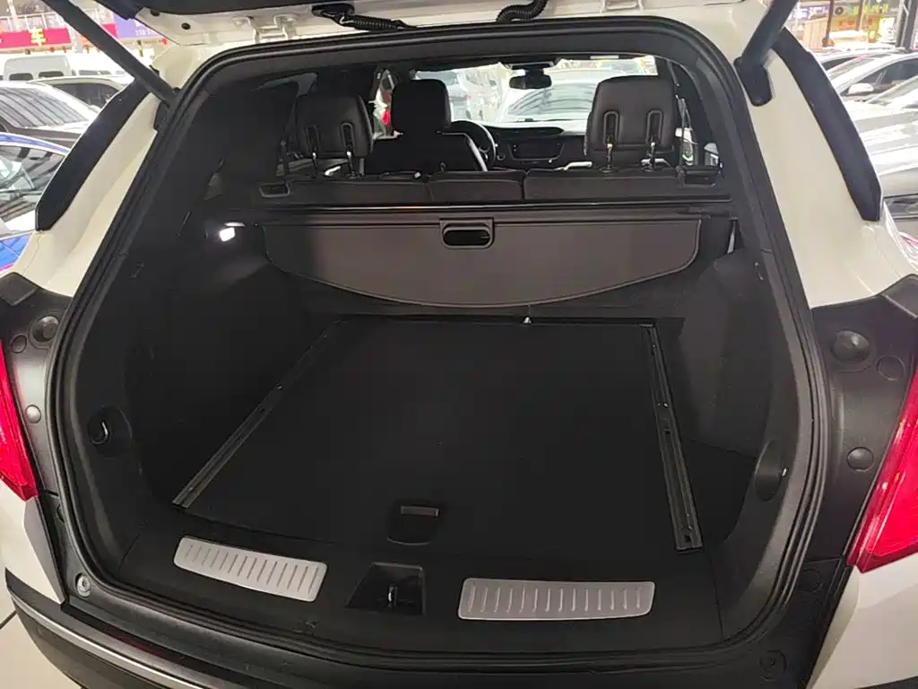 Фото 19 - Cadillac XT5