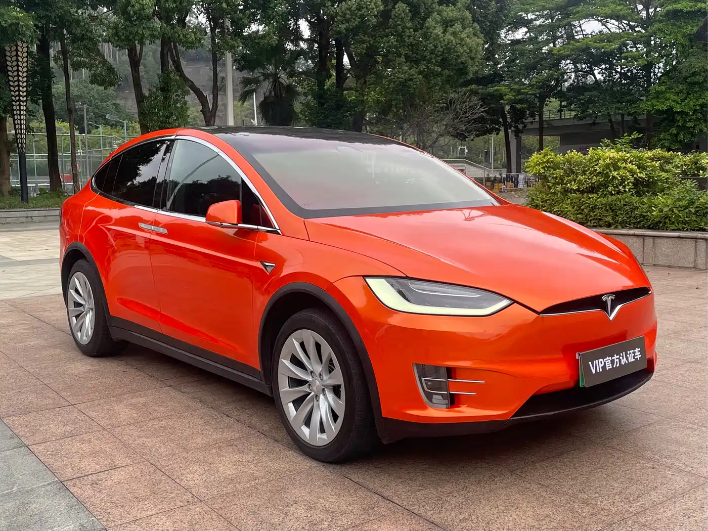 TESLA MODEL X