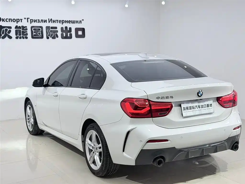 BMW 1 Series 2022 120i M Sport Shadow Edition фото 6