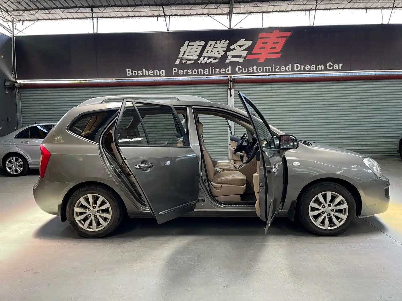 Kia Carens 2011 2.0L 7-seat Automatic Comfort фото 8