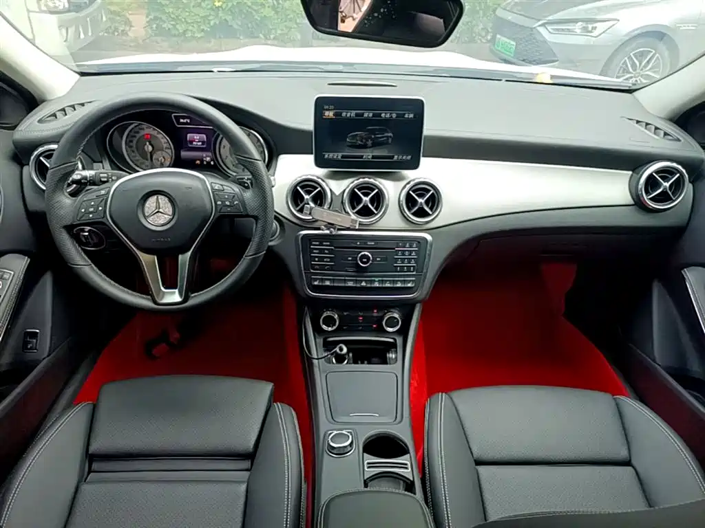 Mercedes-Benz GLA 2016 GLA 220 4MATIC Luxury фото 10