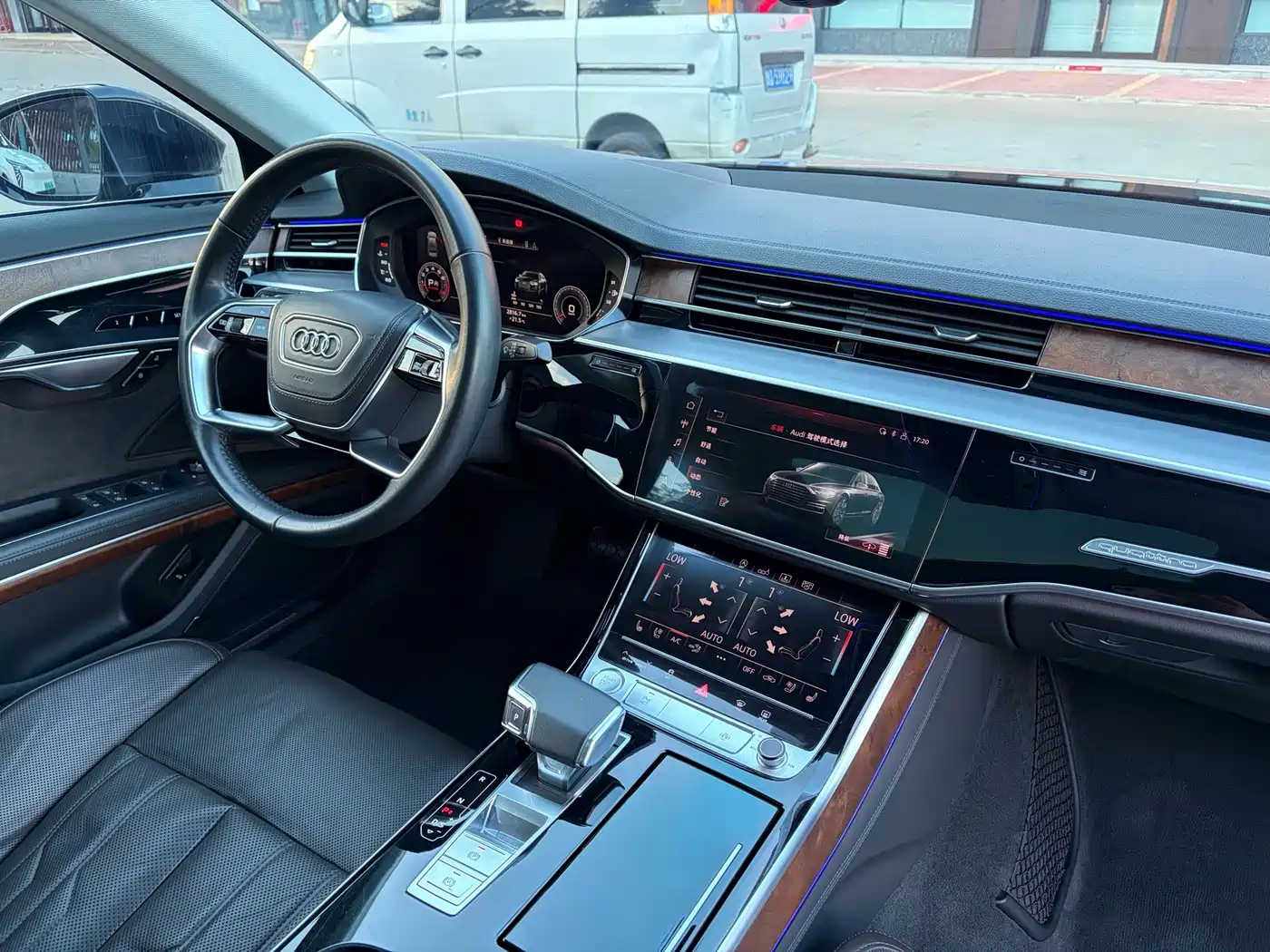 Фото 14 - Audi A8