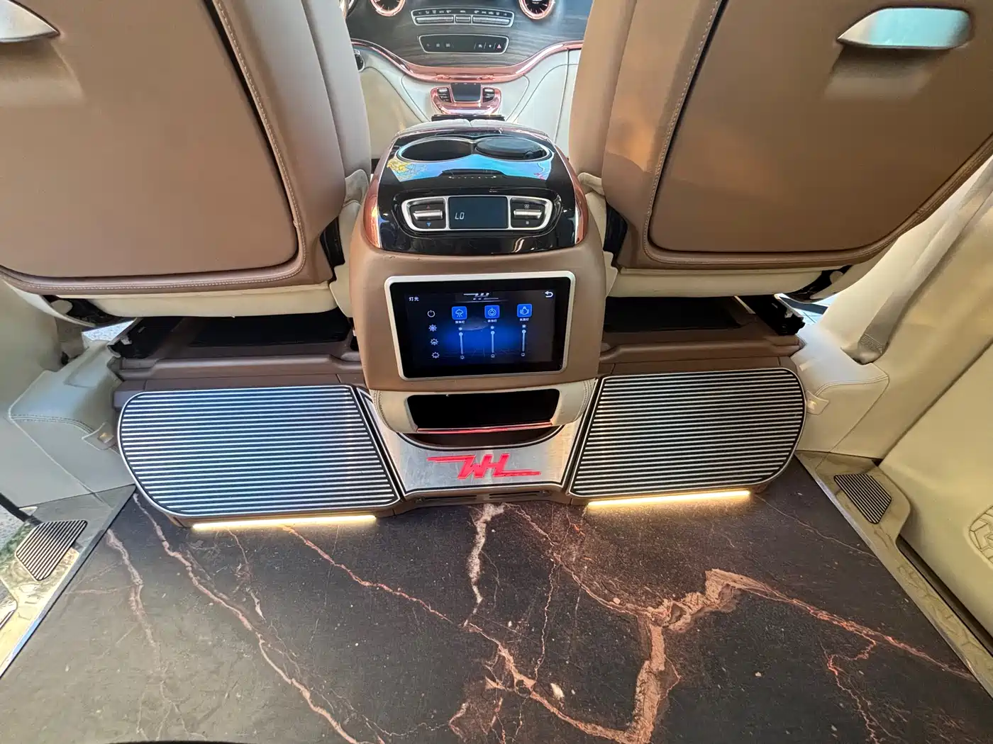 Mercedes-Benz V-Class 2021 V 260 L Long Wheelbase Premium Edition фото 18