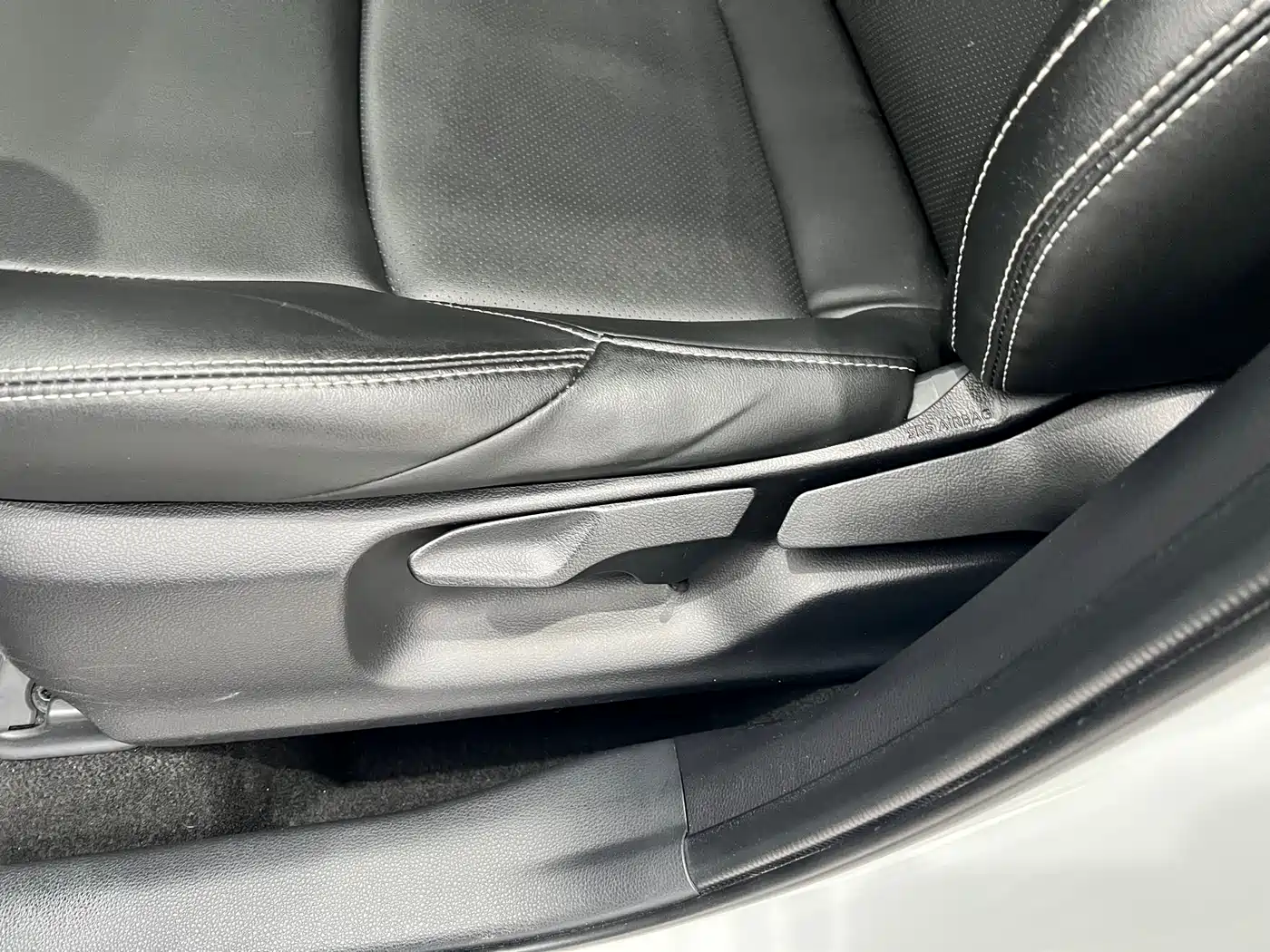 Toyota Frontlander 2023 2.0L CVT Leading Edition фото 21
