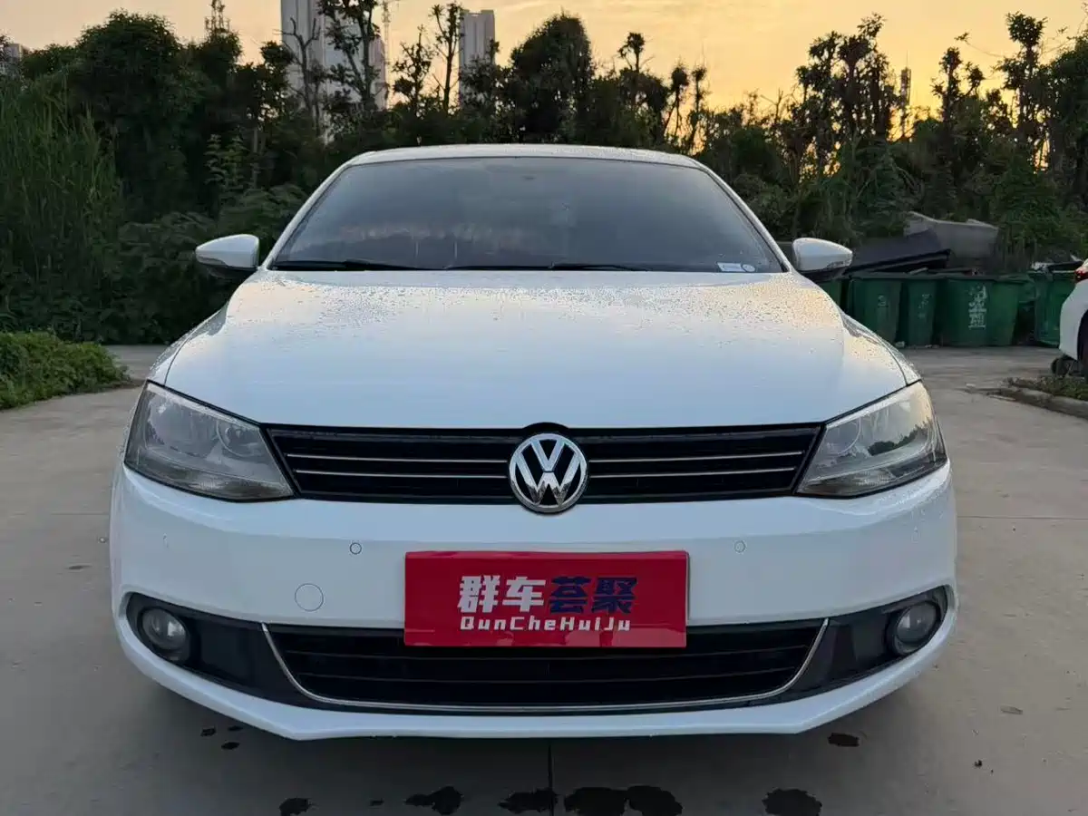 Volkswagen Sagitar 2012 1.4TSI Automatic Luxury фото 2