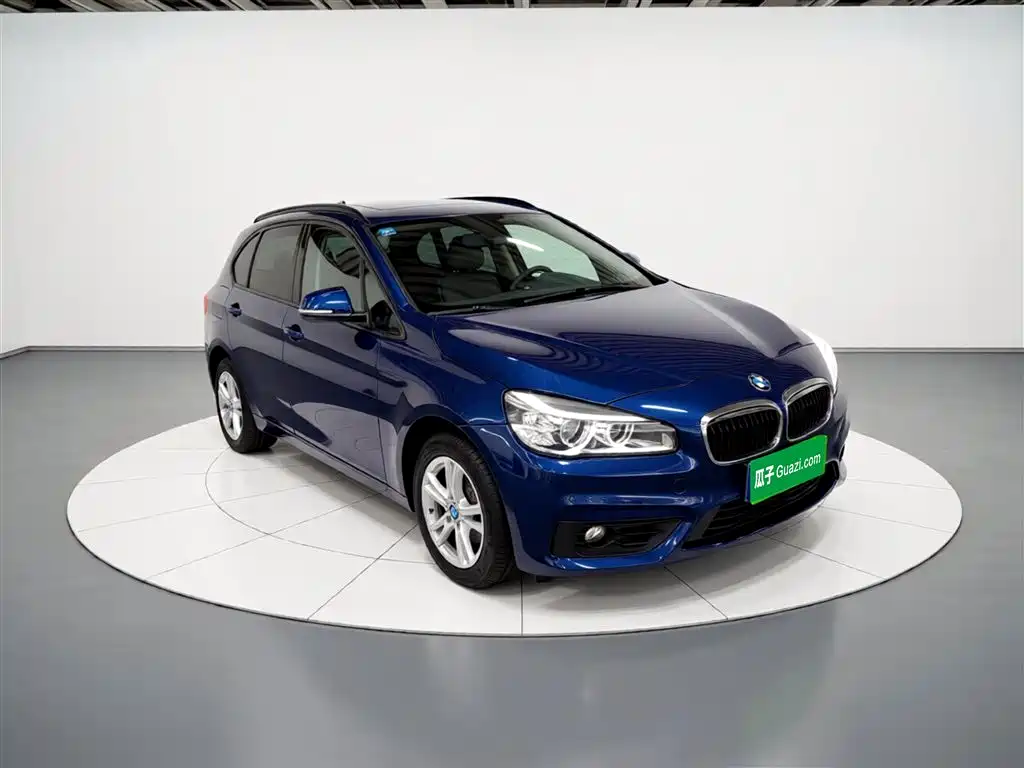 BMW 2 Series Touring 2016 218i Leading фото 22