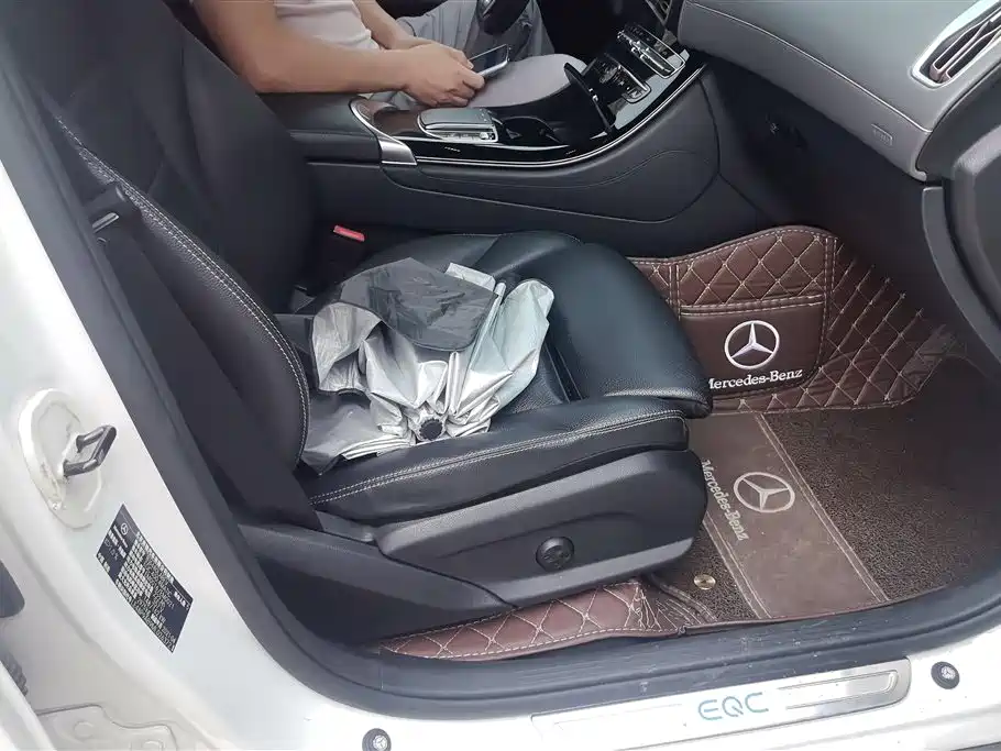 MERCEDES-BENZ EQC