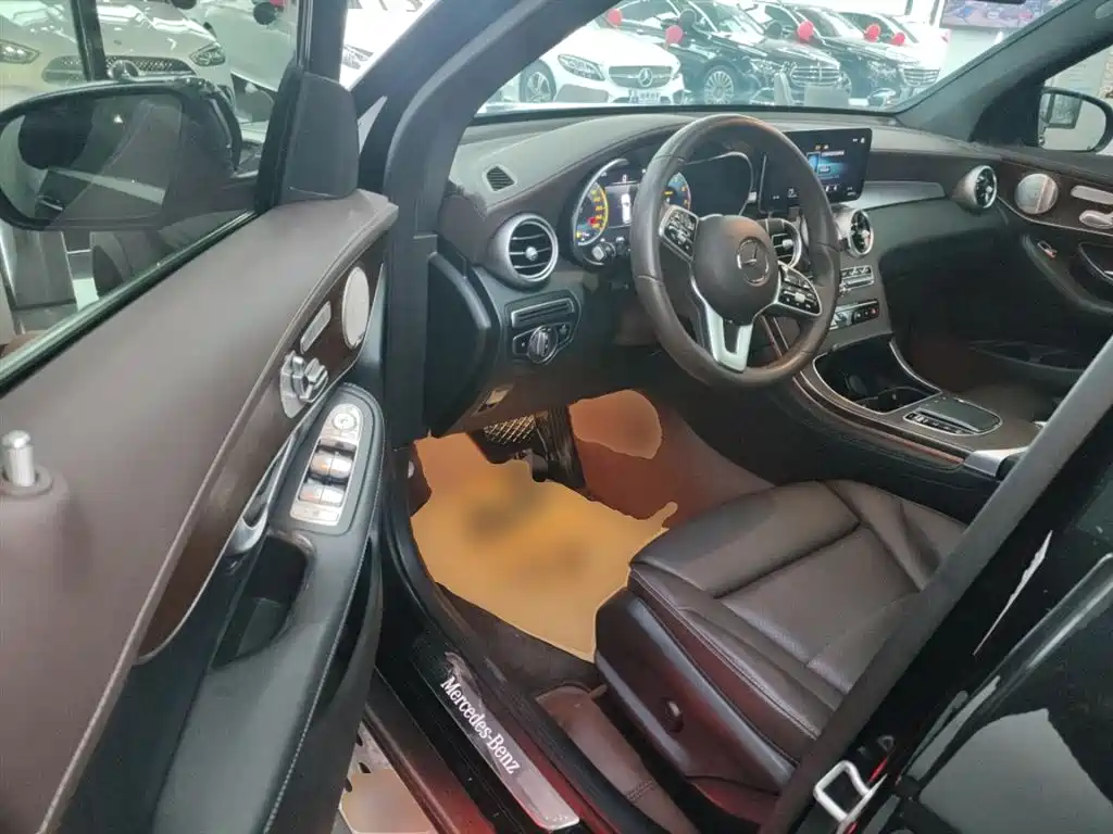 MERCEDES-BENZ GLC