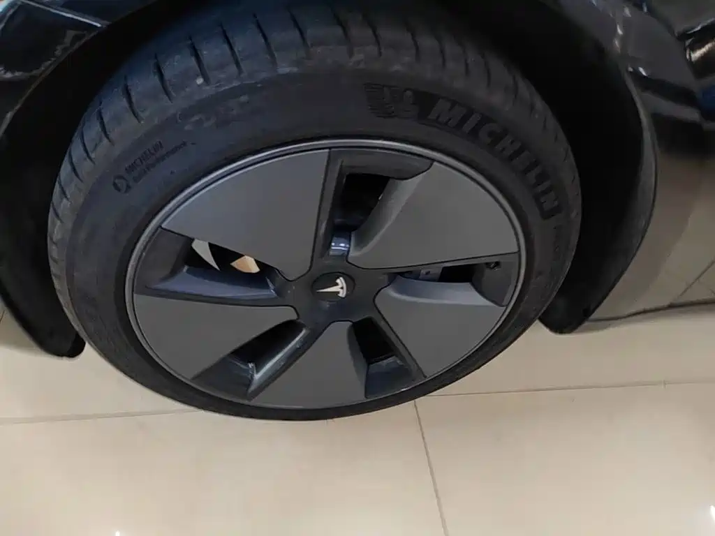 Фото 23 - Tesla Model 3
