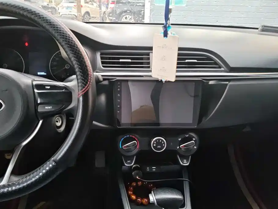 KIA K2