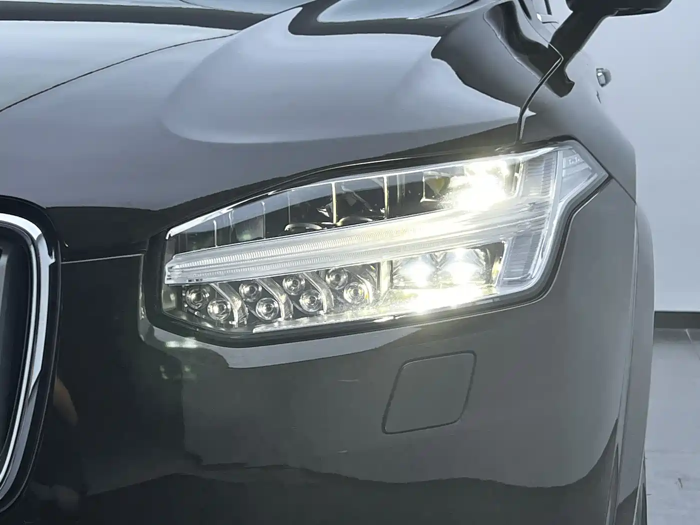 Volvo XC90 Plug-in Hybrid 2018 2018 E-Drive Hybrid T8 Excellence 7-seater