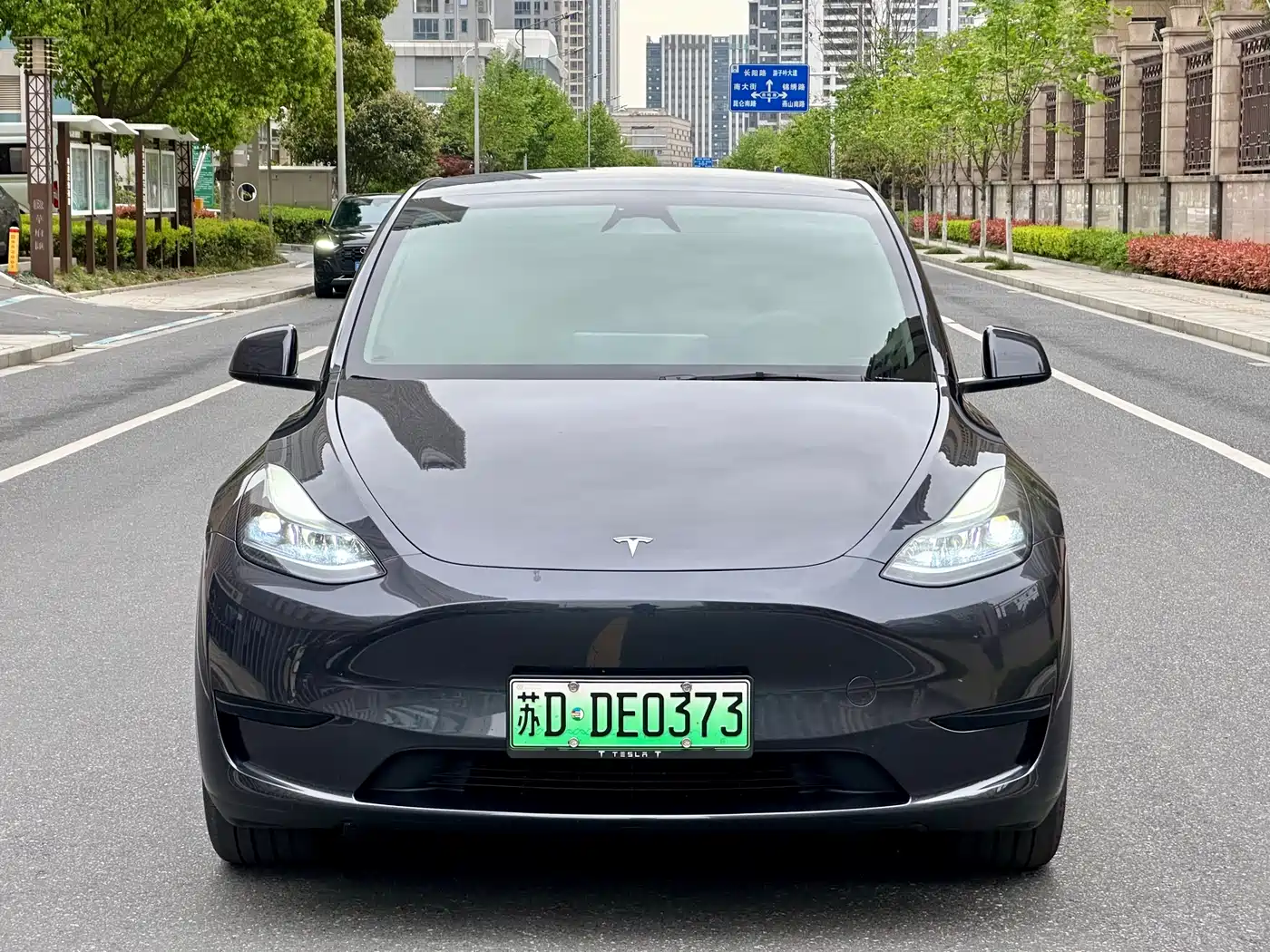 TESLA MODEL Y