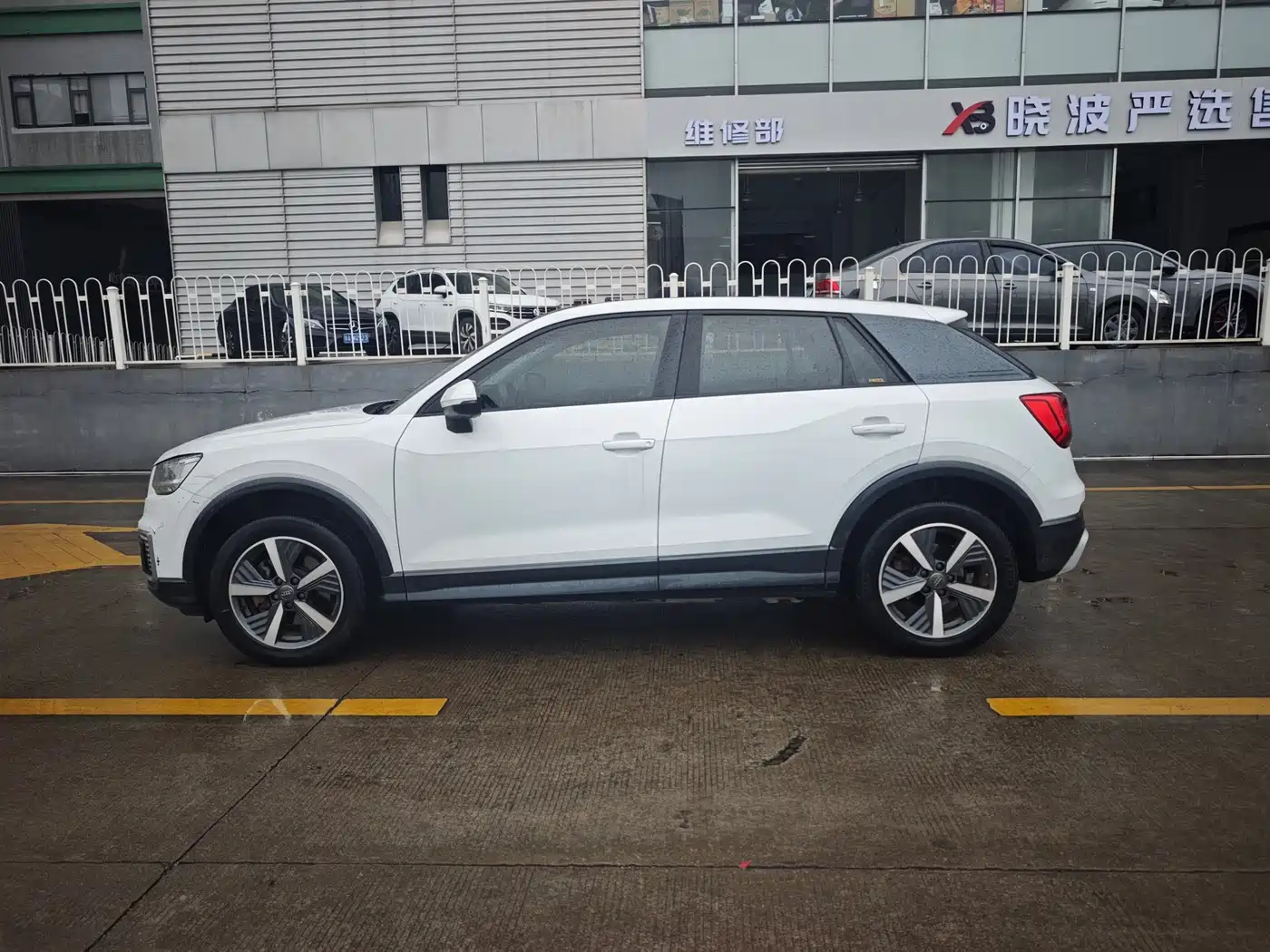 AUDI Q2L E-TRON