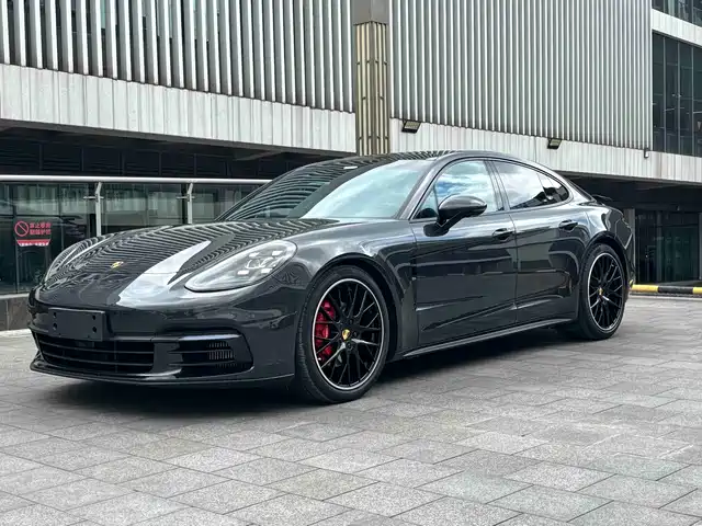 PORSCHE PANAMERA