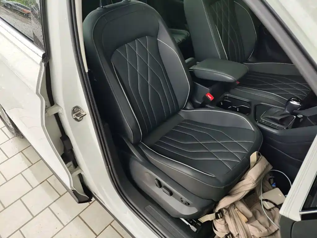Фото 25 - Volkswagen Tiguan L