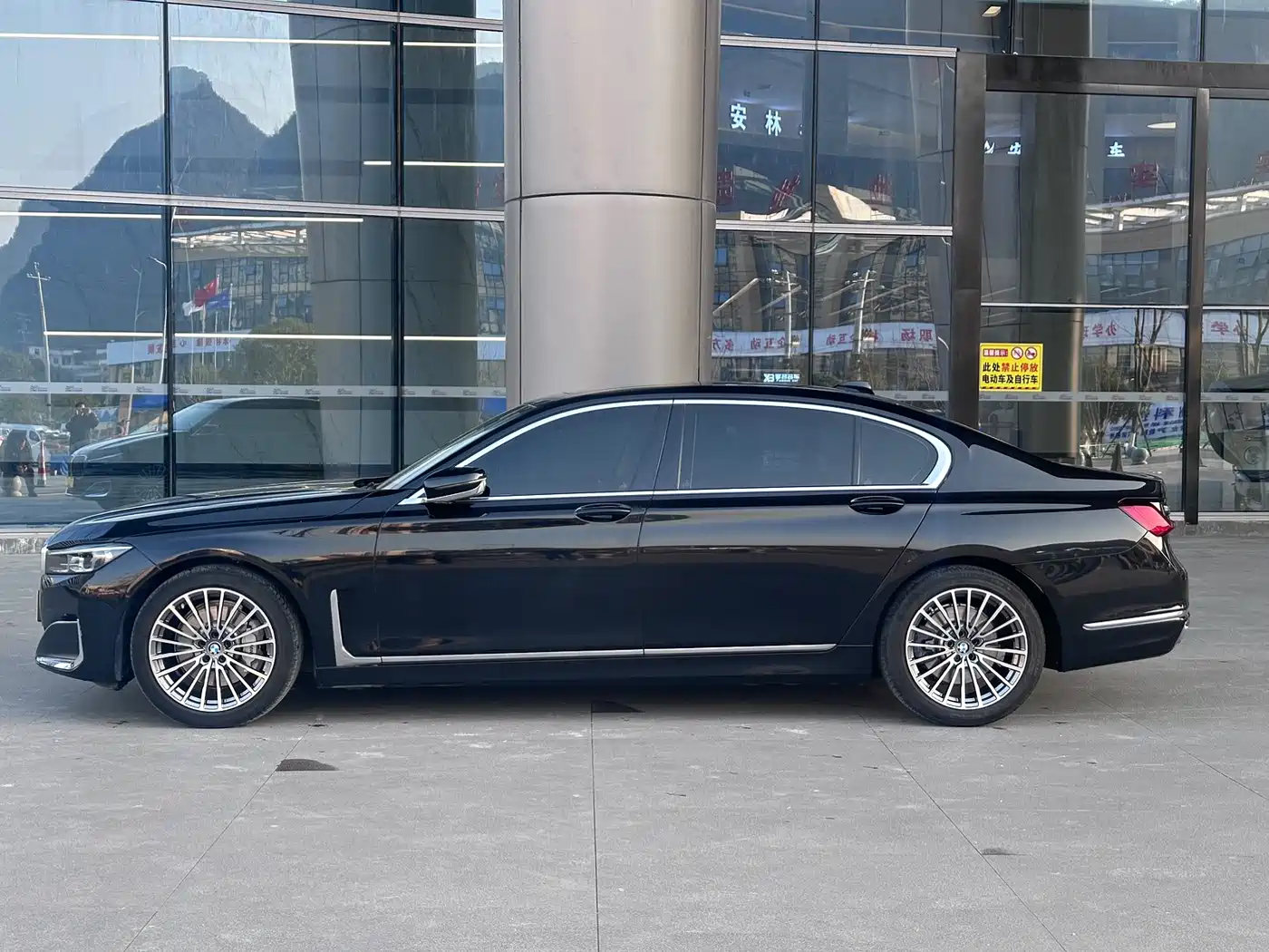 BMW 7 Series 2019 730Li Luxury Package фото 4