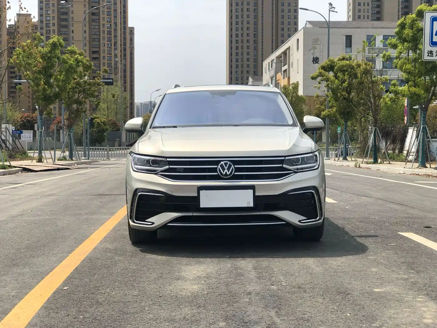 VOLKSWAGEN TIGUAN L