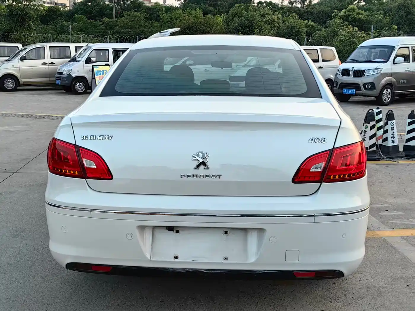 Peugeot 408 2013 2.0L Automatic Comfort Edition фото 10