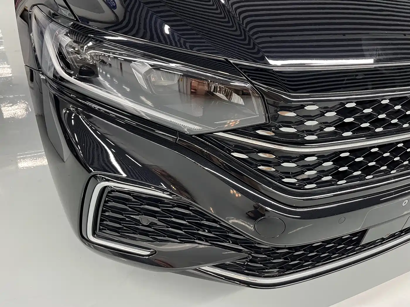 Volkswagen Passat 2025 Outstanding 380TSI Starlight Dragon Soaring Edition фото 19