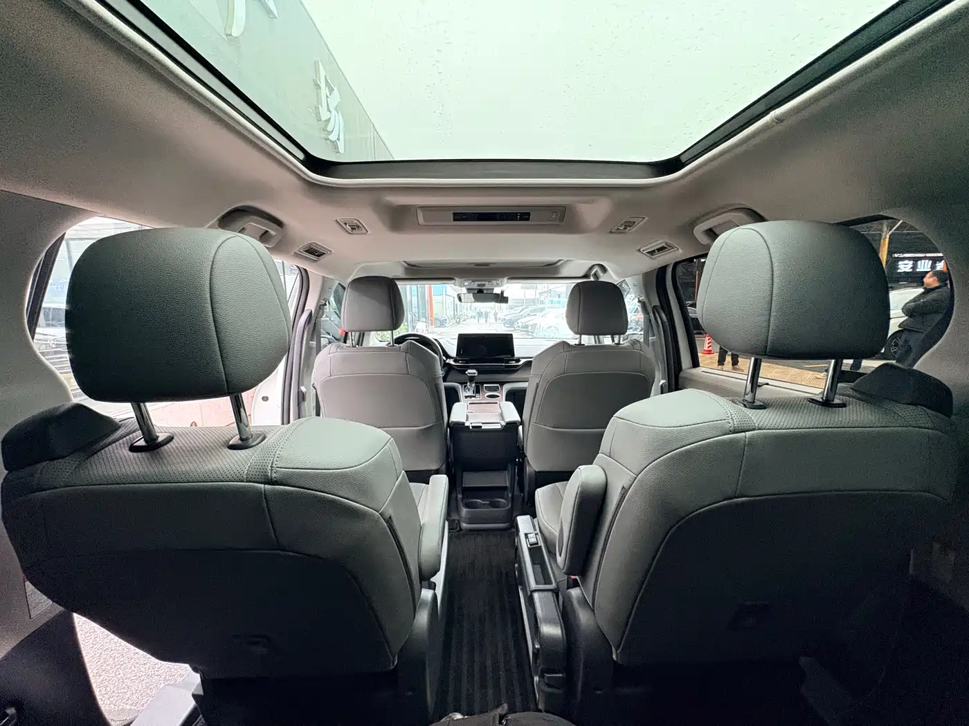 Toyota Granvia 2024 2.5L Hybrid Premium PLUS фото 16