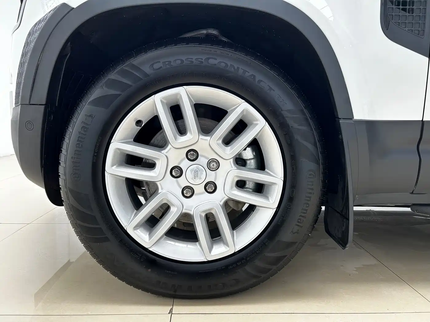 Land Rover Defender 2024 90 2.0T P300 S фото 23